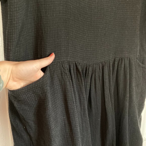 Black flowy button-back dress with pockets - Picture 1 of 4